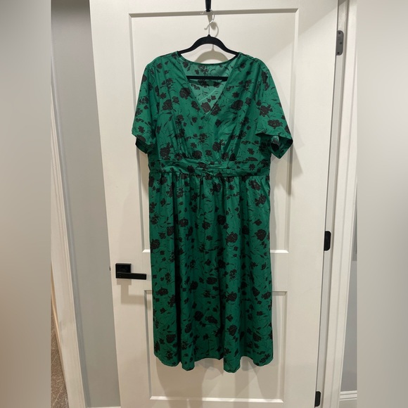 SHEIN Dresses & Skirts - SHEIN Green short sleeve floral dress size 2XL
